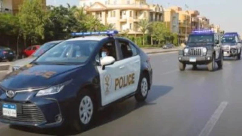 تحرش بها وهرب.. أمن الجيزة يكثف جهوده لضبط سائق ديدي تعدي علي فتاه أثناء الرحلة بالهرم يقوم رجال مباحث الجيزة بتكثيف جهودهم لسرعة ضبط سائق سيارة يعمل على تطبيق ديدي لقيامه بالتحرش