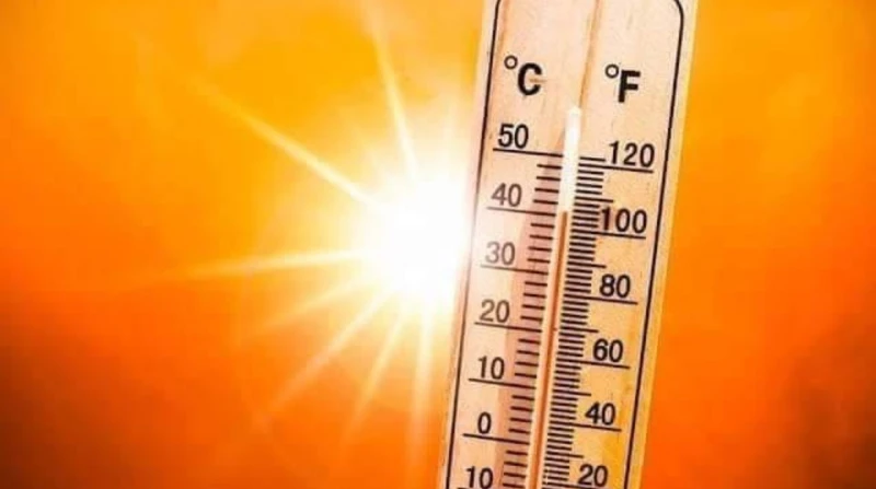 انخفاض 3 درجات وارتفاع الرطوبة.. تفاصيل طقس اليوم الأحد قال عضو المركز الإعلامي لهيئة الأرصاد الجوية، محمود القياتي، إن هناك انخفاضا جديدا في درجات