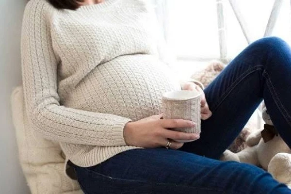 حمل بفرح وصحة: أهم النصائح للنساء الحوامل.رحلة الحمل تعتبر فترة مهمة ومثيرة في حياة المرأة. من خلال اتباع بعض النصائح الرعوية والصحية، يمكن للنساء