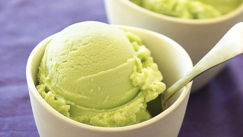 طريقة عمل آيس كريم الليمون الحامض والمنعش مثل المحلات بدون تكاليف يتساءل الكثير عن طريقة عمل آيس كريم الليمون، فمع حلول فصل الصيف، يتزايد الاهتمام