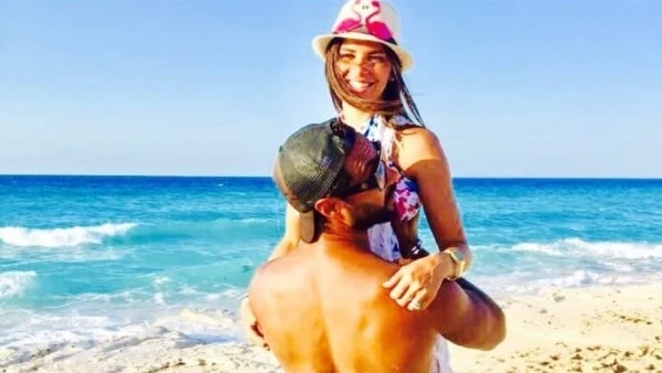 بعد تصريحات هنا الزاهد.. كريم فهمي يتغزل في زوجته على أغنية زي ما انتي شارك كريم فهمي جمهوره صوره لزوجته أثناء قضاء عطلة صيفية على حسابه الشخصي بموقع