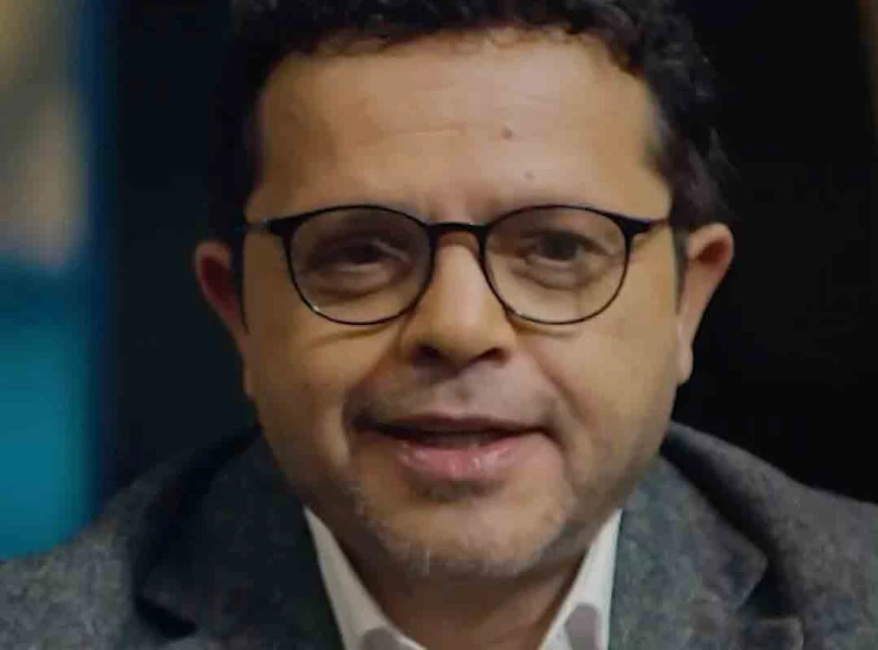 محمد هنيدي يكشف عن مفاجأة في بيت السعد وما علاقة عمر الشريف؟ أبدى الممثل محمد هنيدي، رأيه في الفرق بين المناطق الشعبية والكمبوندات (مجمع شقق) وذلك
