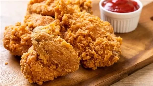 وصفة الدجاج المقرمشيعتبر الدجاج المقرمش من الأكلات المفضلة لدى الكثير من الناس، تعلمي أسهل طريقة في مطبخك لتحضيره وبنفس طريقة الدجاج