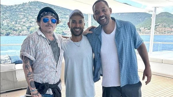جمع أصحابك.. أحمد سعد في رحلة بحرية مع ويل سميث وجوني ديبنشر الفنان أحمد سعد صورة له برفقة نجمي هوليوود ويل سميث، وجوني ديب، في رحلة بحرية خاصة عبر
