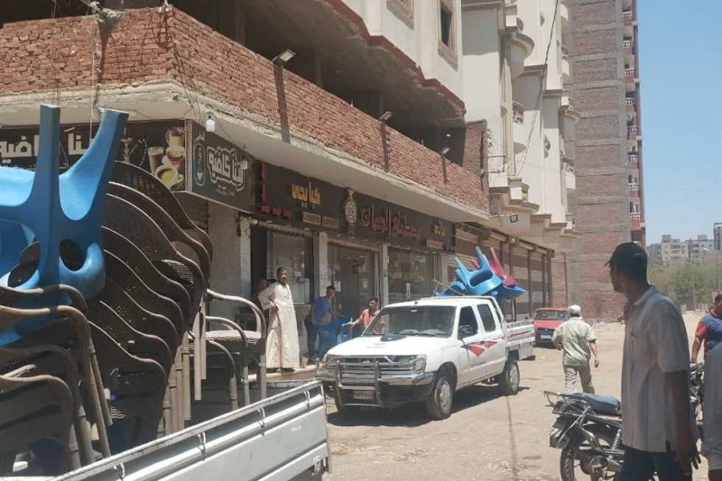 رفع وإزالة اشغالات وتعديات الباعة الجائلين على حرم الطريق بمنطقة المعلمين وجه اللواء دكتور هشام أبوالنصر محافظ أسيوط بتكثيف رفع وإزالة اشغالات