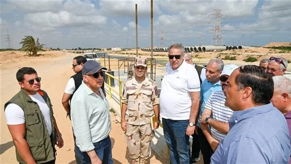 الري: سرعة إزالات التعديات الواقعة على ترعتى النصر والحمامتفقد الدكتور هاني سويلم وزير الموارد المائية والري محطة ٦ على المسار الناقل لمياه الصرف الزراعي لمحطة الدلتا الجديدة ، وتف