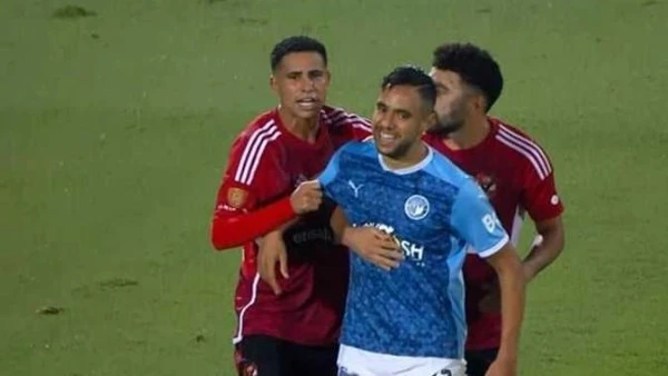 ميدو: الشيبي ساب مكانه وراح قاصد عشان يضرب الشحات فتح أحمد حسام ميدو نجم نادي الزمالك ومنتخب مصر السابق النار على المغربي محمد الشيبي مدافع فريق