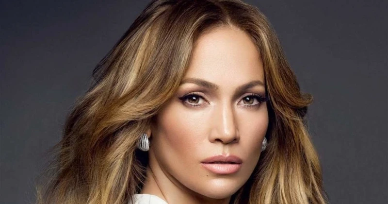 الفن و المشاهير: جينيفير لوبيز بإطلالة من تصميم إيلي صعب في إحتفال عيد ميلادها شاهد المقال التالي من صحافة لبنان عن جينيفير لوبيز بإطلالة من تصميم