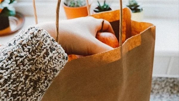 بمناسبة يومها العالمي.. مميزات تدفعك لإستخدام الأكياس الورقية بدلا من البلاستيكيةيتوجه العالم اليوم للتخلص من الاكياس البلاستيكية وصناعة الأكياس الورقية، وذلك للتقليل من نسبة التلو