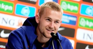 رياضة الهولندي دي ليخت على أبواب الدوري الإنجليزيأفاق عربية رياضة نتحدث اليوم حول الهولندي دي ليخت على أبواب الدوري الإنجليزي والذي يثير الكثير من