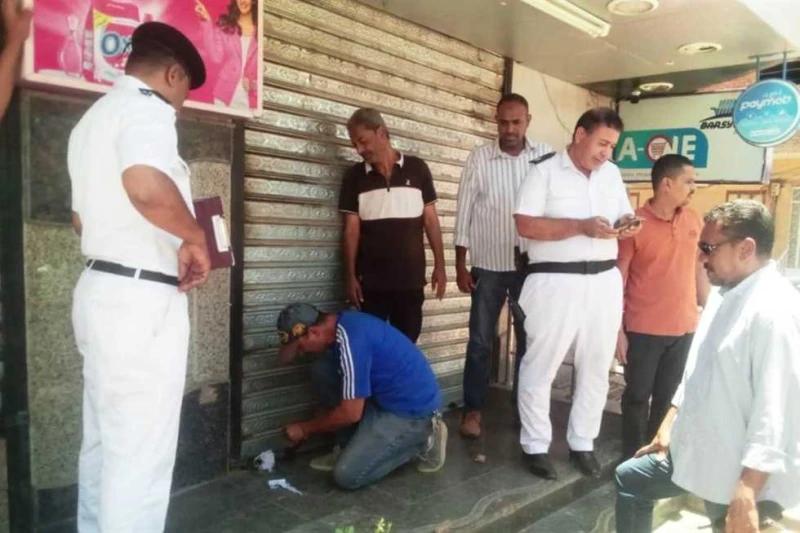 إزالة 7 حالات تعد وتشميع فرع تجاري ومخزن خلال حملات في أسوان قامت الوحدة المحلية لمركز ومدينة كوم أمبو بقيادة شوقى مصطفى بإزالة 6 حالات تعدى على