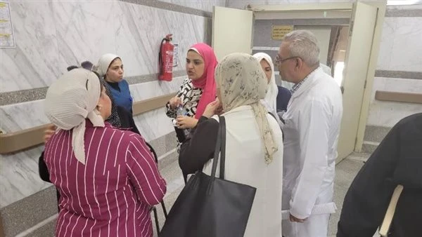 مخالفات بالجملة .. الصحة تعلن نتائج حملة المرور علي مستشفيات بنها أعلنت وزارة الصحة والسكان، قيام فرق المتابعة والرقابة الداخلية، بالمرور على عدد من