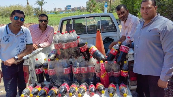 ضبط ٤٥ زجاجة مياه غازيه منتهية الصلاحية وغير صالحة للاستهلاك الآدم بالفيوم شنت مديرية التموين والتجارة الداخلية بالفيوم حملة مكبرة من إدارة الرقابة