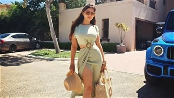 بالملايين.. أسعار ملابس مي عمر بمراسي تثير الجدل بالسوشيال ميديا تنشر مي عمر صور لها بإطلالات صيفية منذ وصولها الساحل الشمالي بأسعار خيالية. ومن أبرز