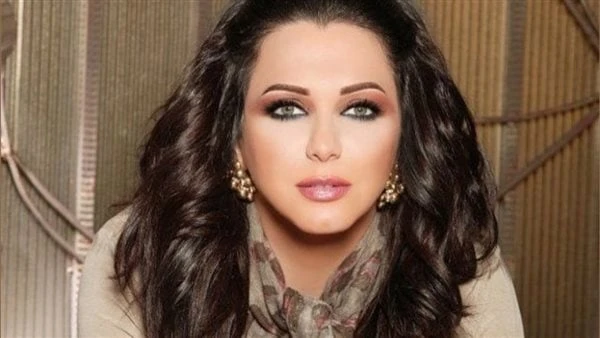 جمال ساحر سلاف فواخرجي تمزج بين الأنوثة والأناقة في أحدث إطلالة.. شاهد خضعت الفنانة السورية سلاف فواخرجي لجلسة تصوير جديدة وشاركت متابعيها صورة عبر