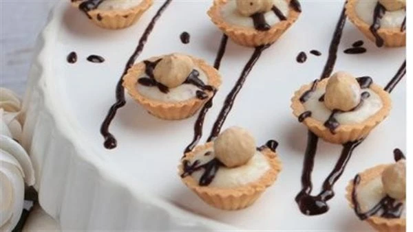 طريقة عمل تارت البندق غير تقليدية ولذيذةتارت البندق من الحلويات الشهية والغير تقليدية التي لا يعرفها الكثير من الأشخاص ولكن على الرغم من ذلك تتمتع بمذاق غير تقليدي.قدمت الشيف منال 