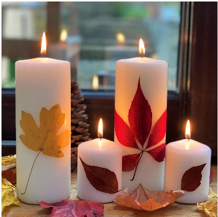 ما هو تفسير رؤية الشموع في المنام لابن سيرين؟ الشموع في المنام، الشمعة هي مادة صلبة كانت تستخدم قديما لإضاءة البيوت والطرقات، ولكن الإنسان في العصر الحديث استفاد منها في الأوقات ال