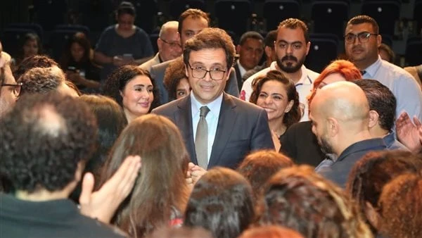 وزير الثقافة يشهد مشروع تخرج استديو المواهب.. ويؤكد: مصر تمتلك طاقات إبداعية قال الدكتور أحمد فؤاد هنو، وزير الثقافة: إن مصر غنية بشبابها المبدعين،