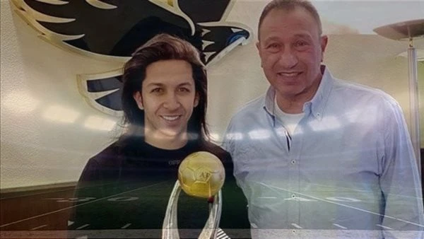 تعرف على هشام جمال المرشح لرئاسة قناة النادي الأهلي ترددت أنباء في الساعات الأخيرة عن تولي المنتج والمخرج والملحن هشام جمال رئاسة قناة النادي الأهلي،