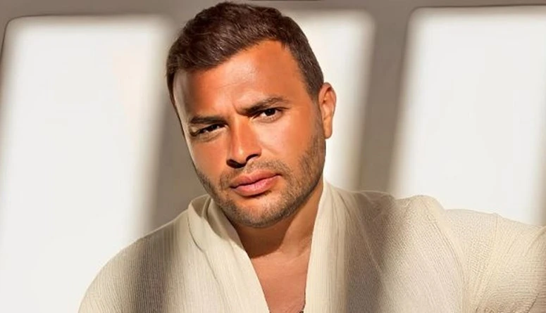رامي صبري في موقف حرج مع الجمهور... ما علاقة ألبومه الجديد؟أزاح المطرب المصري رامي صبري، الستارة عن اسم ألبومه الصيفي الجديد الذي يستعد لطرحه خلال الموسم الحالي، وهو أنا جامد كده ك