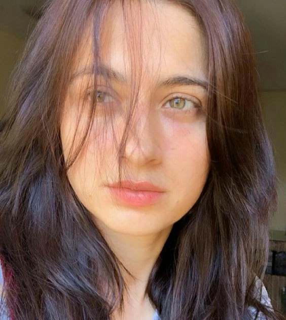 رواية غرامه المسحور كاملة جميع الفصول بقلم جينا محمد شايف البنت اللي لابسة فستان اسود دي عايزها - أنت تؤمر يا باشا مالك بغلظة: غور يلا نزل السواق من