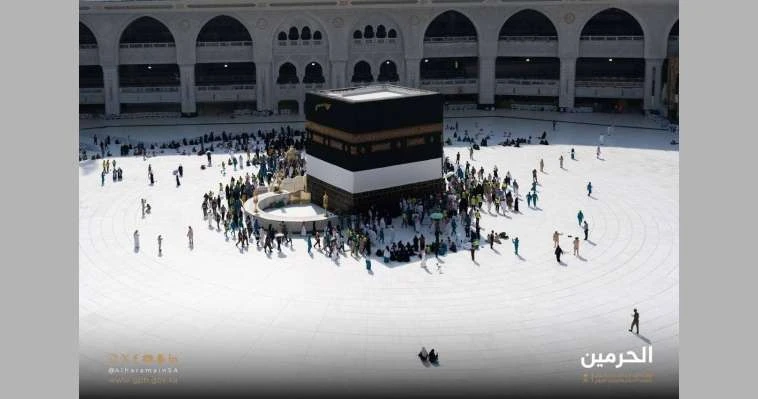 فيديو يرصد لحظة تعامد الشمس على الكعبة المشرفة خلال الصلاة لايف ستايل شاهد المقال التالي من صحافة البحرين عن فيديو يرصد لحظة تعامد الشمس على الكعبة