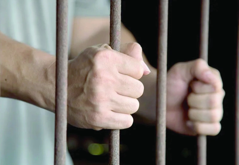 حبس المتهم بتصوير الفتيات في مول كايرو فيستيفال 4 أيام على ذمة التحقيقات أمرت النيابة العامة منذ قليل حبس المتهم بتصوير السيدات داخل مول كايرو