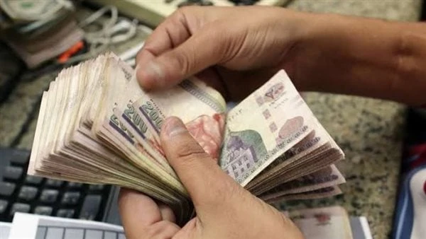 شهادات الاستثمار.. حكمها وكيفية إخراج زكاة المال عليها قال الدكتور محمد عبد السميع، مدير إدارة الفروع الفقهية وأمين الفتوى بدار الإفتاء المصرية، إن