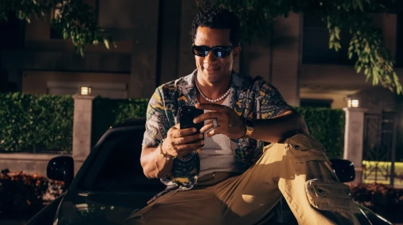 تجاهل الصفعة.. رمضان يبرز لقطات مع جمهوره في مراسي أبرز الفنان محمد رمضان مقطع فيديو يرصد لقطات تظهر تفاعل الجمهور معه داخل منتجع مراسي بالساحل