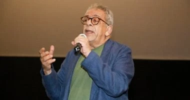 نصيحة يوسف شاهين ليسرى نصر الله.. ساعدته فى تقديم سرقات صيفية تعرف على التالي نصيحة يوسف شاهين ليسرى نصر الله.. ساعدته فى تقديم سرقات صيفية، يحتفل