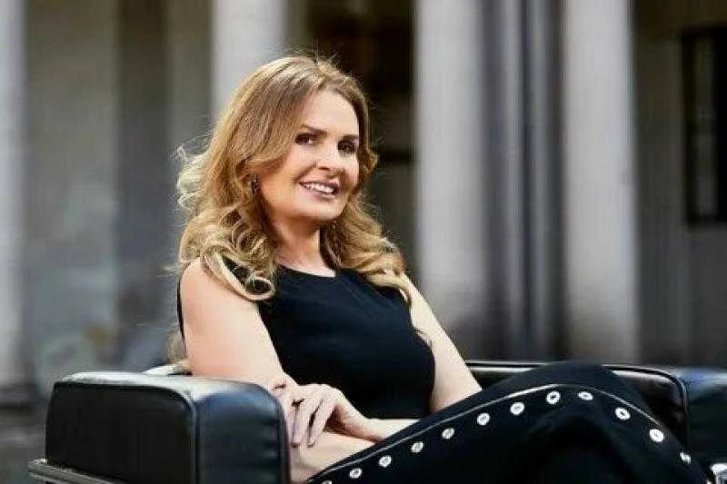 نجوم الفن: منها النجمة المعلبة.. يسرا تكشف أسرار وحكايات لأول مرة اقرأ في أفاق عربية منها النجمة المعلبة يسرا تكشف أسرار وحكايات لأول مرة، حلت