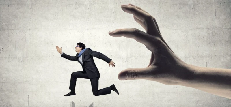 تعرف على تفسير حلم الهروب والاختباء لابن سيرين؟ تفسير حلم الهروب والاختباء، تعبر رؤية الاختباء عن التهرب من أمر ما كالمسؤوليات والواجبات، والهروب