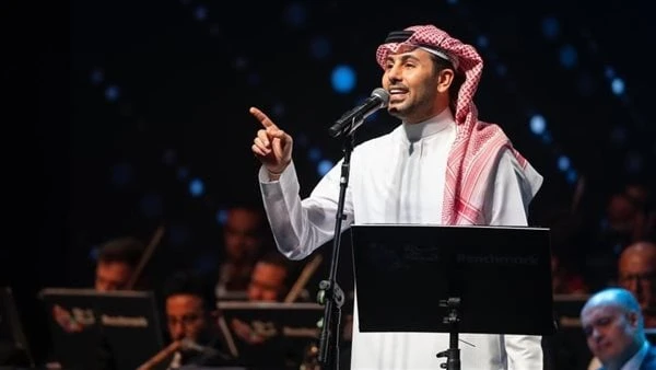 أثق فيك.. فؤاد عبد الواحد يطرب جمهوره في حفل أبها بالسعودية أحيا الفنان فؤاد عبد الواحد، حفل غنائي ساهر له على مسرح جامعة الملك خالد في مدينة أبها