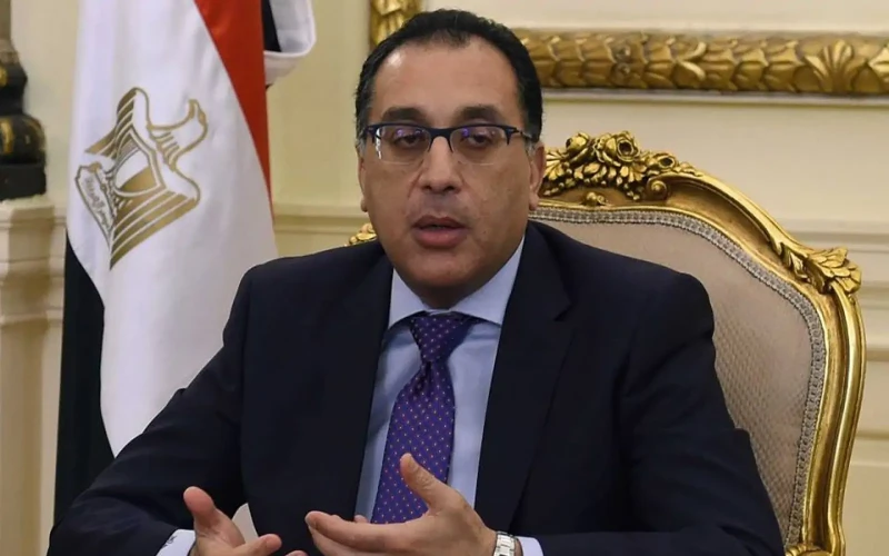 رئيس الحكومة يزف بشرى خير للمواطنين لجميع الفئاترئيس الحكومة يزف بشرى خير للمصريين، حيث .ترأس الدكتور مصطفى مدبولي، رئيس الحكومة ، الاجتماع الأسبوعي