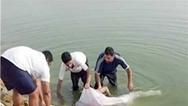 بعد تكرار حوادث الغرق.. كيف تنقذ غريقا بعد تكرار الكثير من حوادث الغرق فى الآونة الأخيرة، نكشف عن بعض العلامات والإسعافات الأولية لإنقاذ غريق.ولكن