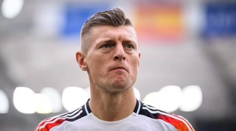 توني كروس: الهجرة غيرت شكل ألمانيا.. ويصعب التعرف عليها غادر اللاعب الألماني توني كروس، وطنه ليلعب في صفوف ريال مدريد الإسباني قبل عشر سنوات، وقال إنه منذ ذلك الحين تغيرت بلاده بشك