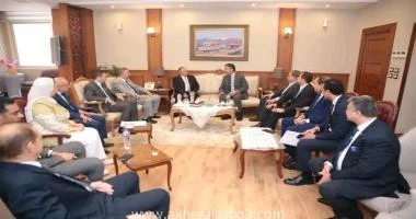 كتب - محمود الهندي بدأ الدكتور شريف فاروق وزير التموين والتجارة الداخلية زيارته لمحافظة بورسعيد، وبدأ جولته بزيارة ديوان عام المحافظة، وذلك في إطار