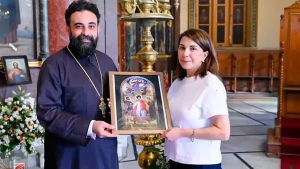 ننشر صور زيارة الفنانة ماجدة الرومي في زيارة لكنائس مصر القديمة و تهدي باقة ورد ل تماف ايرينيماجدة الرومي , نشر نشطاء على منصات التواصل الاجتماعي