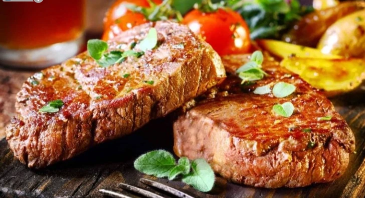 ما تفسير أكل اللحم في المنام لابن سيرين؟ تفسير أكل اللحم في المنام، إن رؤية اللحم من الرؤى التي تحوي الكثير من الدلالات والمعاني والتي يدور حولها