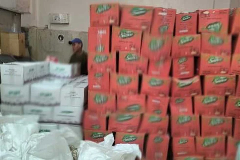 ضبط 4 أطنان مواد غذائية مجهولة المصدر داخل مصنع بالعاشر من رمضان كثفت الأجهزة الرقابية بالشرقية، بالتنسيق مع مباحث التموين، وجهاز حماية المستهلك،