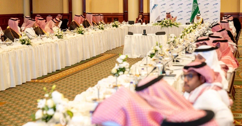 الخطيب يناقش مع رواد الأعمال فرص الاستثمار السياحي في عسيرتعطي المملكة العربية السعودية إهتماما بالغا للقطاع السياحي حيث تسعى وزارة السياحة تحت قيادة