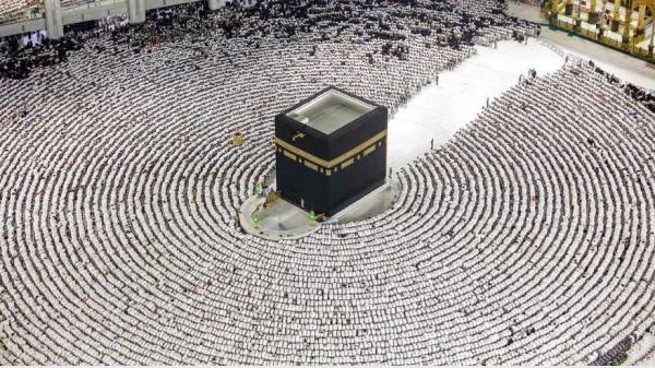 مئات المصلين يشهدون ظاهرة التسامت في الحرم المكي (فيديو) بانوراما شاهد المقال التالي من صحافة الأردن عن مئات المصلين يشهدون ظاهرة التسامت في الحرم
