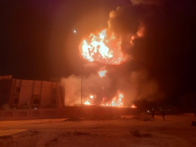 انفجارات النيران هزت أكتوبر 6 ساعات وسط جحيم حرائق مصنع دهاناتانفجارات النيران هزت أكتوبر عاش سكان مدينة السادس من أكتوبر، وخاصة القاطنين قرب المنطقة