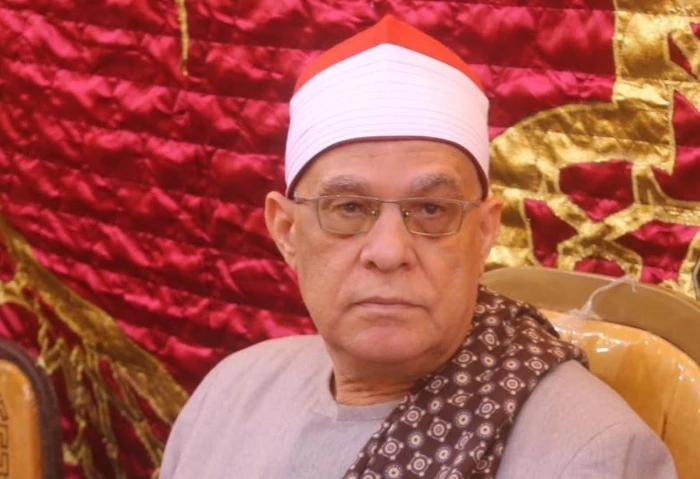 من الرقص إلى الوقف، السلكاوي قارئ ضحى بجلال القرآن لأجل المال في مشهد غير معتاد في العالم الإسلامي، ظهرت مقاطع فيديو للقارئ محمد حامد السلكاوي،