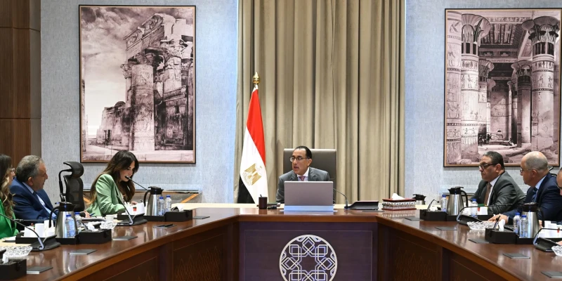 يا دكتور مدبولي: أحمد الوكيل دولة لوحده ولا يقدم أي مساعدة يا دكتور مدبولي، أرجو ألا تتخيل لحظة واحدة أن حمد الوكيل، رئيس اتحاد الغرف التجارية سيقدم