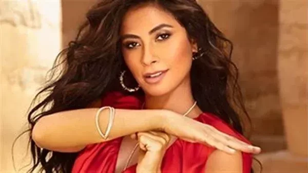 الفرق كبير .. عارضة أزياء ترتدي فستان روبي وتثير الجدل بالسوشيال ميدياشاركت الفنانة روبي متابعيها أحدث إطلالاتها التي تتسم بالأنوثة والأناقة في آن