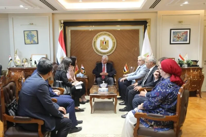 وزير التعليم العالي يبحث مع نائب وزير العلوم والتكنولوجيا الصيني آليات التعاون المشتركاستقبل وزير التعليم العالي والبحث العلمي، الدكتور أيمن عاشور،