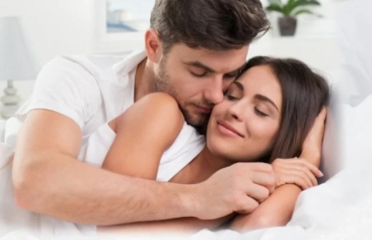 ما تفسير حلم حضن شخص اعرفه لابن سيرين؟ تفسير حلم حضن شخص اعرفه، إن الرؤى التي تترجم الشوق والحب واللهفة مثل الحضن والقبلة والمصافحة من الرؤى التي