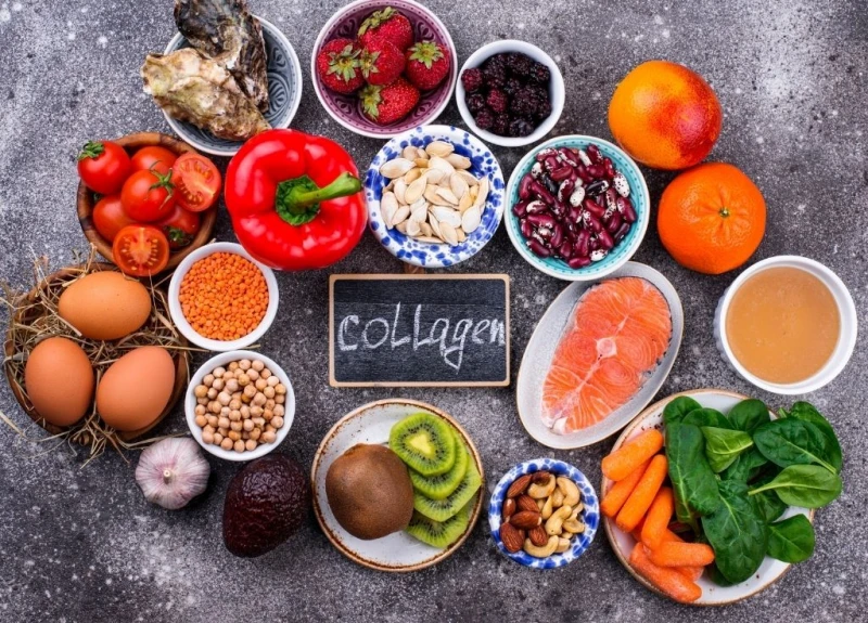 فوائد الكولاجين للجمال .. تعرفي على الأطعمة التي تعززهيعد الكولاجين (بالإنجليزية: ) من أكثر أنواع البروتين وفرة في جسم الإنسان، وهو بروتين صلب ليفي،