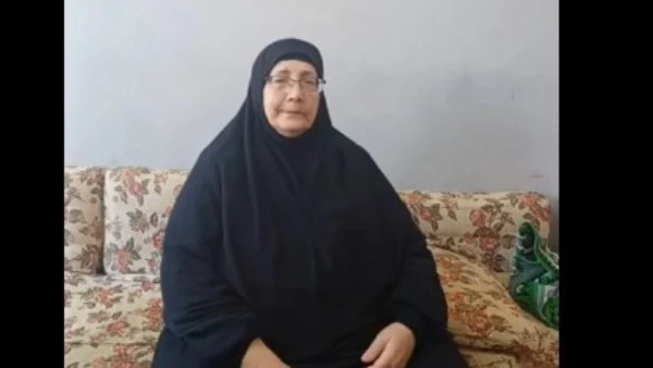 لايف من الدار للنار.. القصة الكاملة لفيديو سحل شابة لحماتها وضربها في الشرقية قالت والدة السيدة حنان المصفوعة من زوجة نجلها بالشرقية، ردا على سؤال